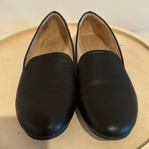 Naturalizer black leather flats